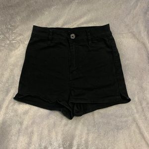 Black high-waisted Shorts from H&M